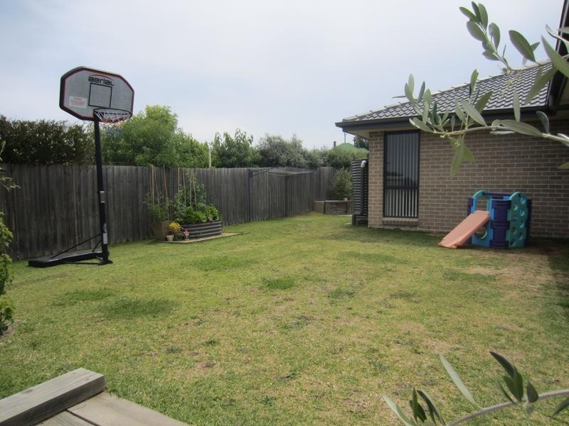 4 Barry Crescent, Goulburn NSW 2580