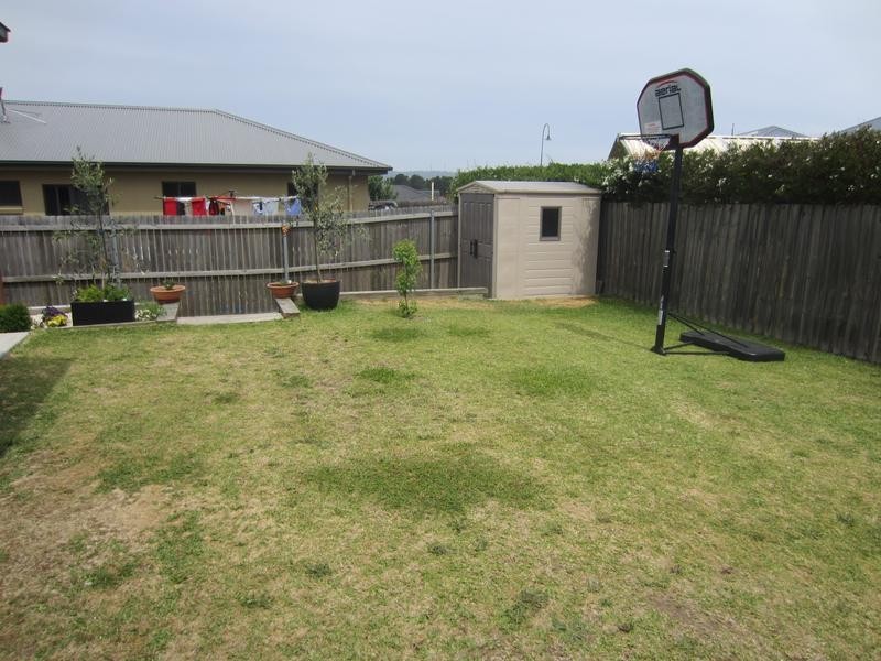 4 Barry Crescent, Goulburn NSW 2580
