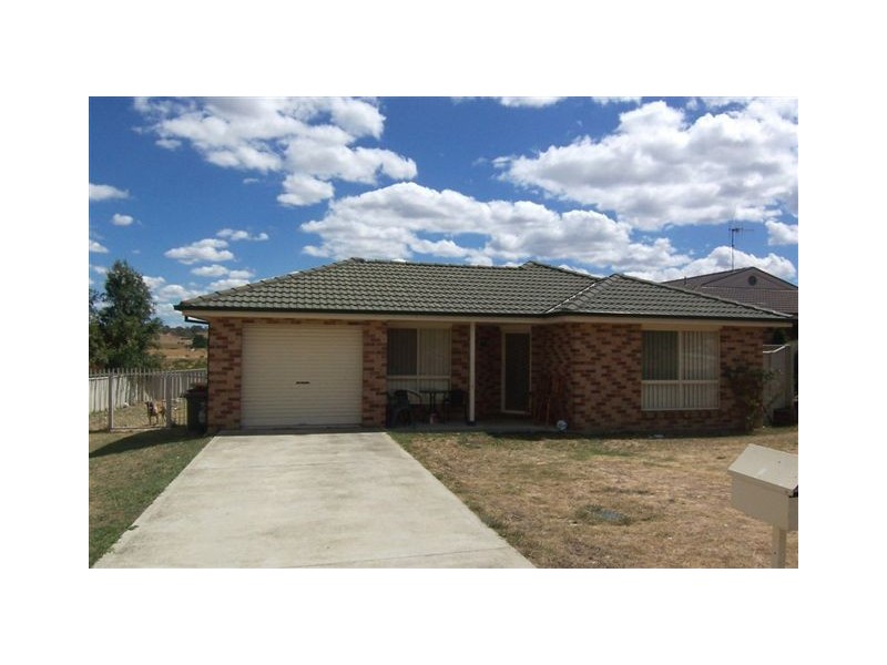 4 Joanna Place, Goulburn NSW 2580