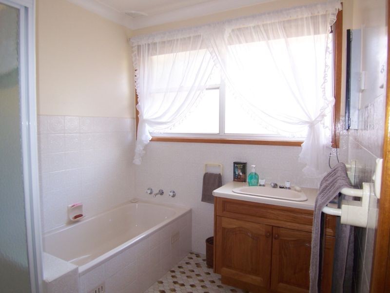 27 Hoddle Avenue, Goulburn NSW 2580