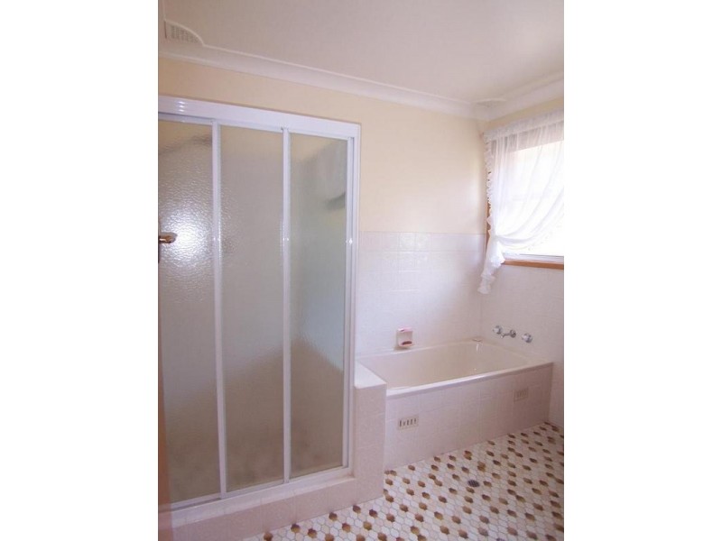 27 Hoddle Avenue, Goulburn NSW 2580