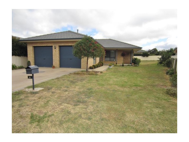 8 James Place, Goulburn NSW 2580