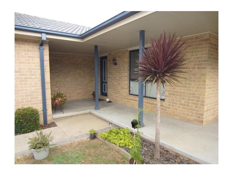 8 James Place, Goulburn NSW 2580