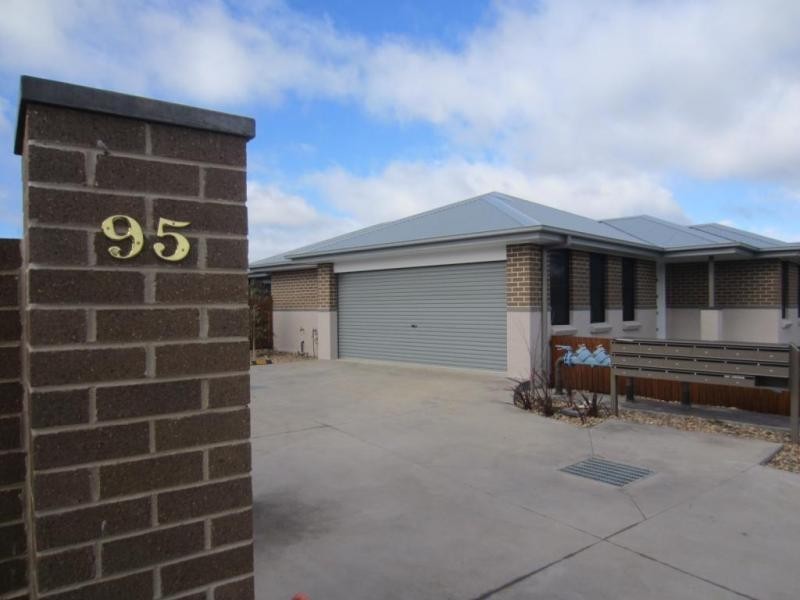 Villa 2/95 Gibson Street, Goulburn NSW 2580