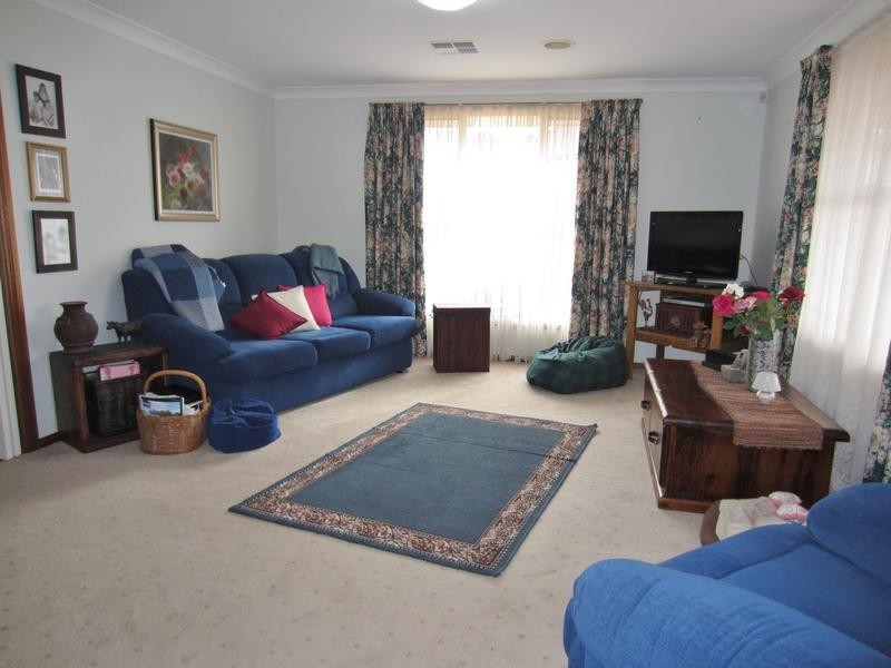 17 Chantilly Court, Goulburn NSW 2580