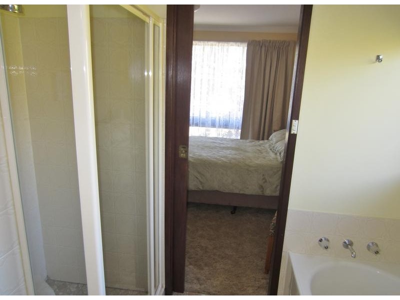 18 Ballanya Avenue, Goulburn NSW 2580