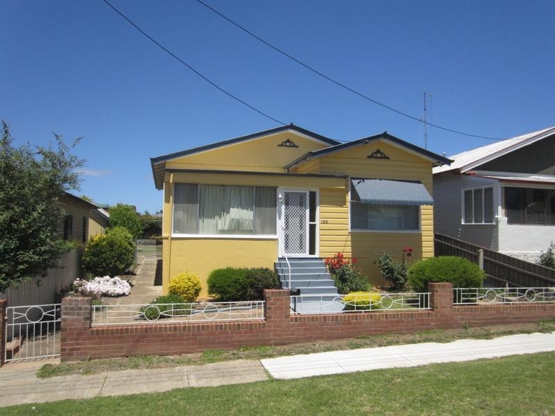 166 Clinton Street, Goulburn NSW 2580