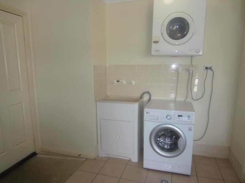 11 Amber Court, Goulburn NSW 2580