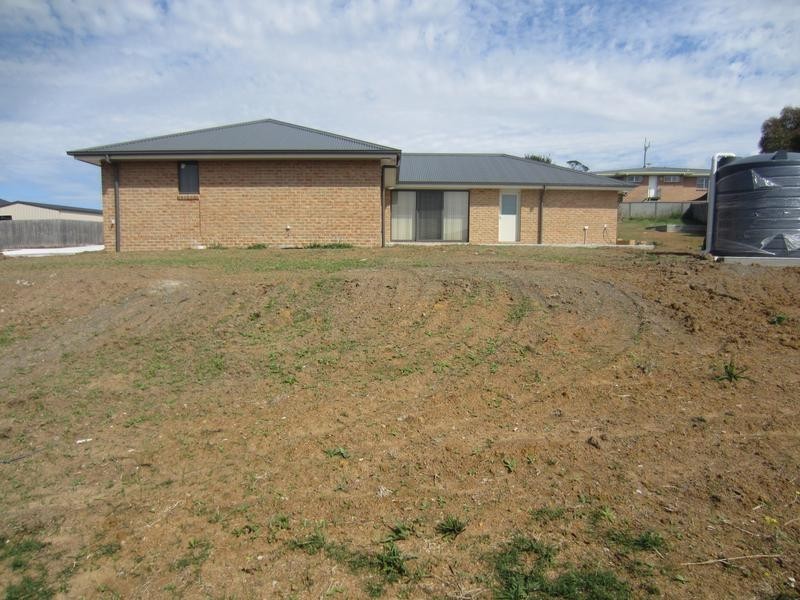 8 Monastery Drive, Goulburn NSW 2580