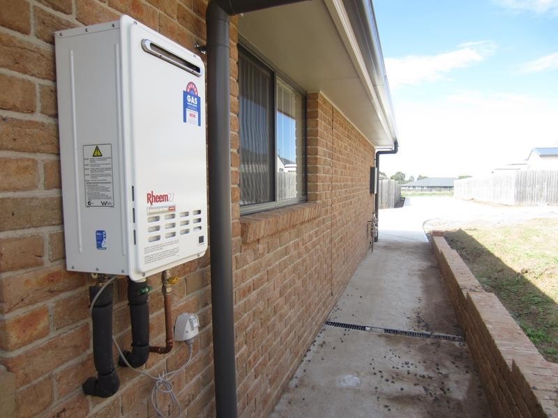 8 Monastery Drive, Goulburn NSW 2580