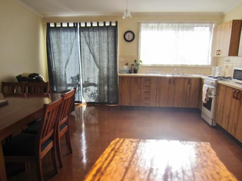 11 Chatsbury Street, Goulburn NSW 2580