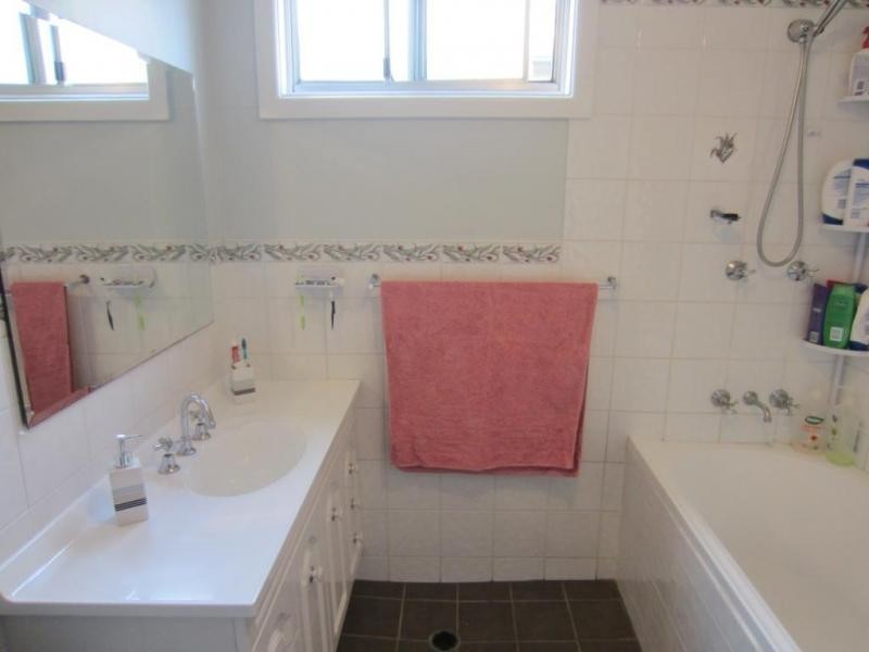 11 Chatsbury Street, Goulburn NSW 2580