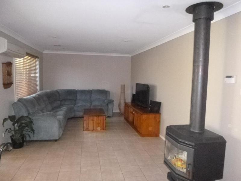 6 Willow Grove Place, Goulburn NSW 2580