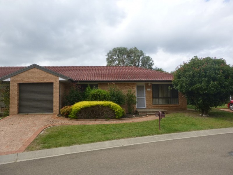 16 Parkside Place, Goulburn NSW 2580