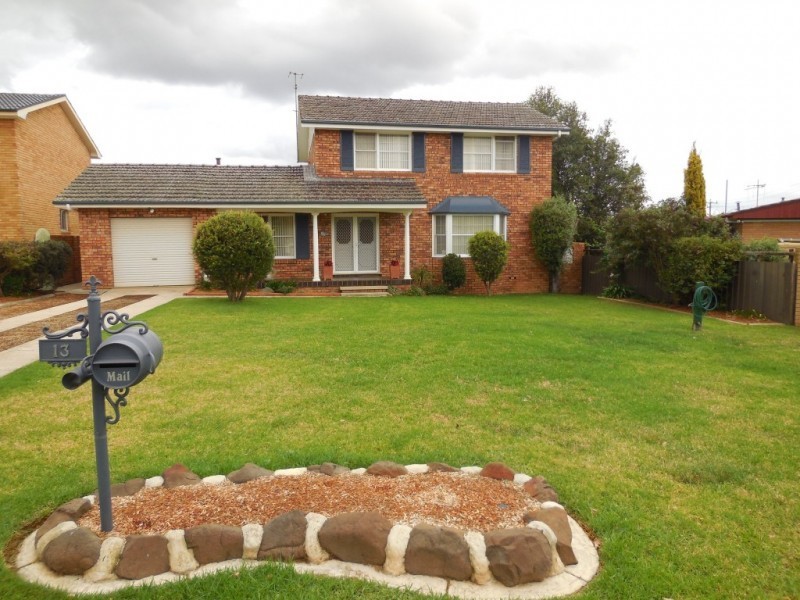 13 Manfred Place, Goulburn NSW 2580