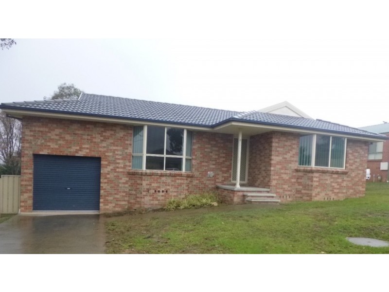 8 Ivy Lea Place, Goulburn NSW 2580