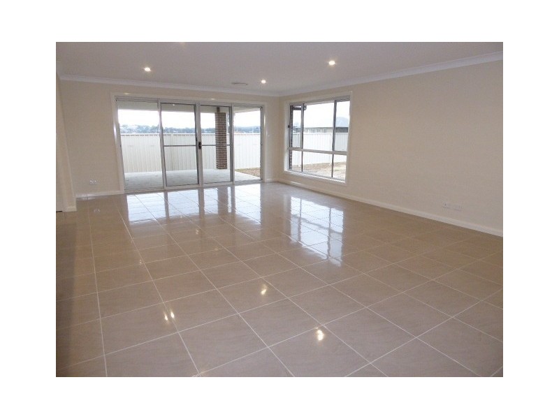 3 Fraser Close, Goulburn NSW 2580