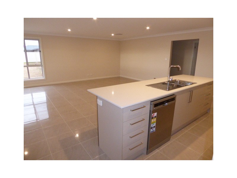 3 Fraser Close, Goulburn NSW 2580