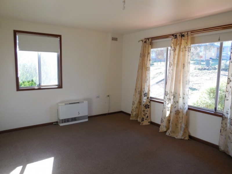 36 Yarrowlow Street, Goulburn NSW 2580