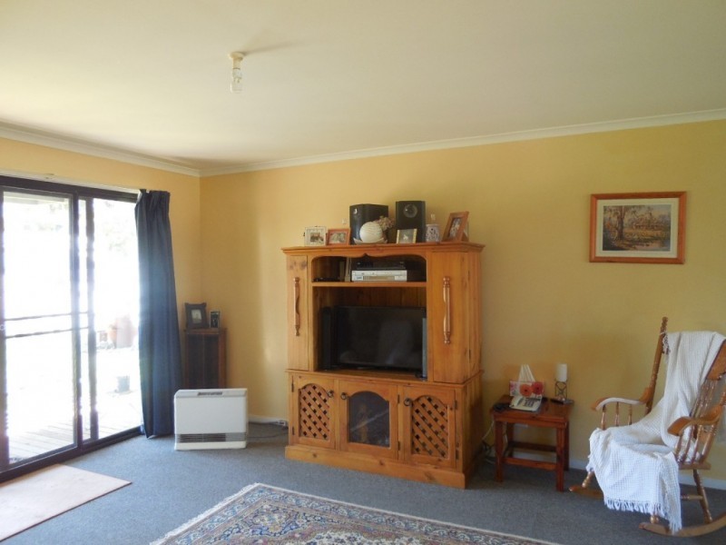 44 Wollondilly Avenue, Goulburn NSW 2580