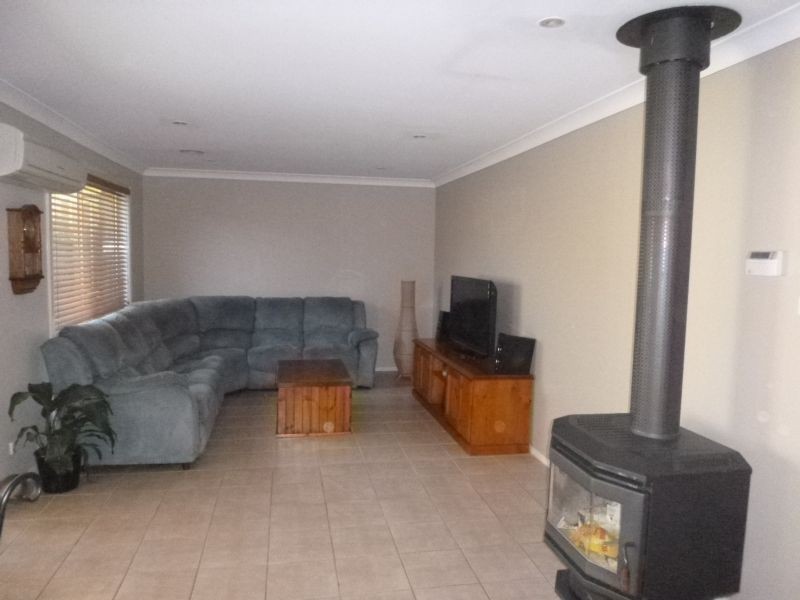 6 Willow Grove Place, Goulburn NSW 2580