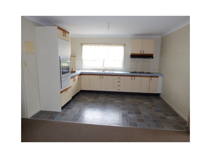 44 Wollondilly Avenue, Goulburn NSW 2580