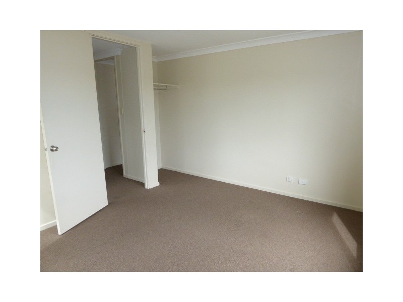 44 Wollondilly Avenue, Goulburn NSW 2580