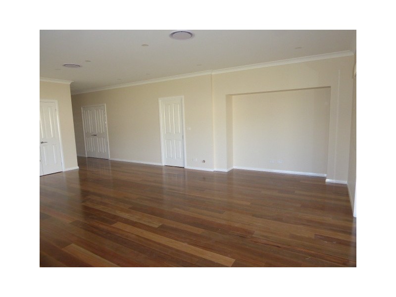 9 Fraser Close, Goulburn NSW 2580