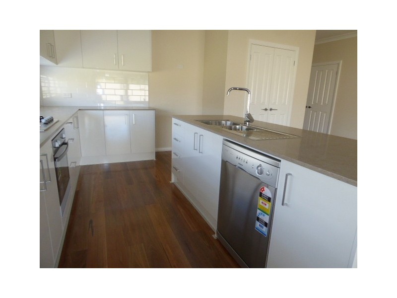 9 Fraser Close, Goulburn NSW 2580