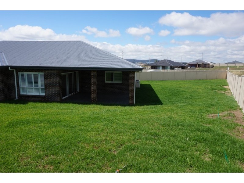 9 Fraser Close, Goulburn NSW 2580