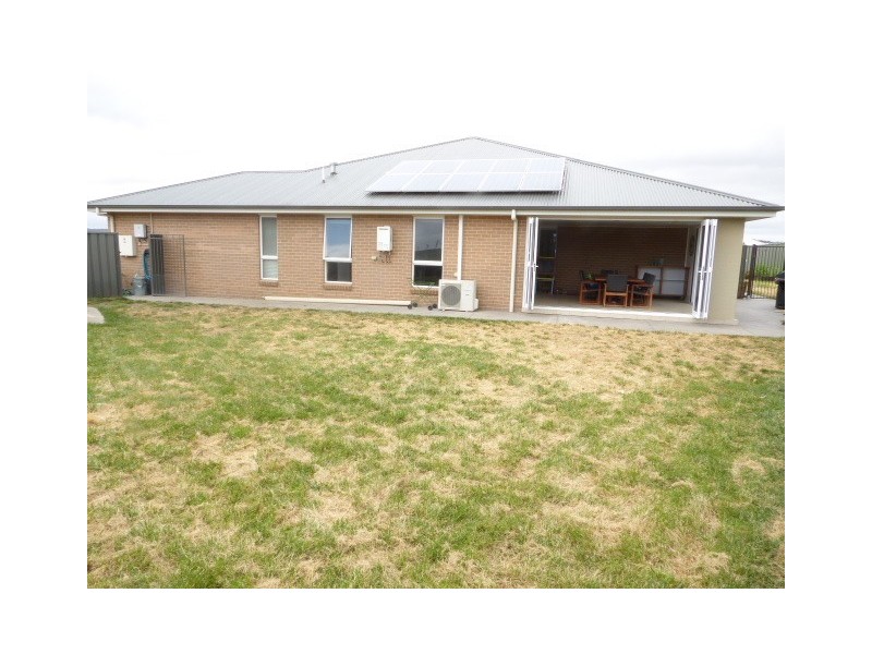 5 Ash Close, Goulburn NSW 2580