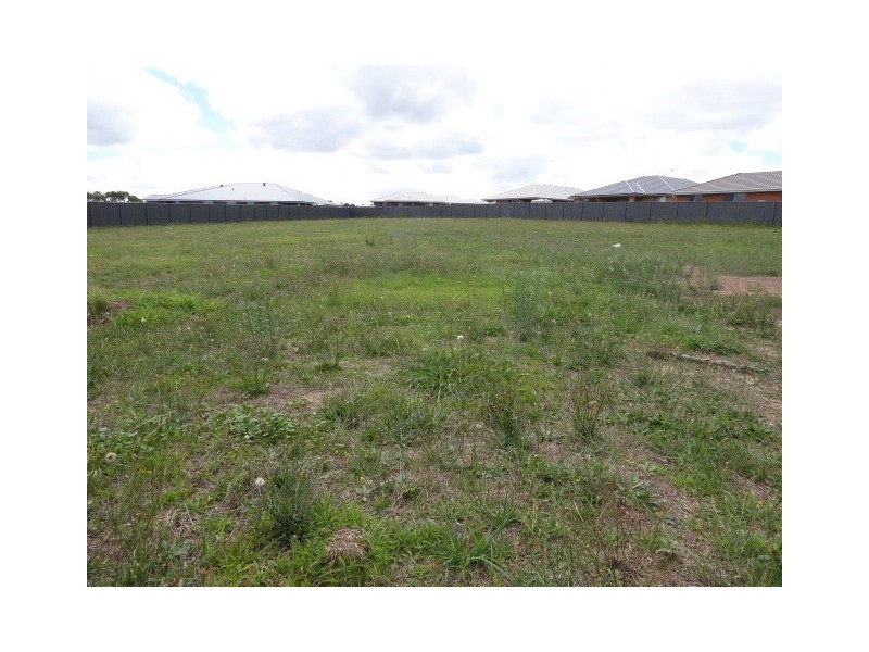 12 Fox Close, Goulburn NSW 2580