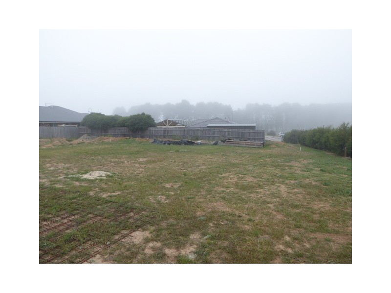 16 McGuire Drive, Goulburn NSW 2580