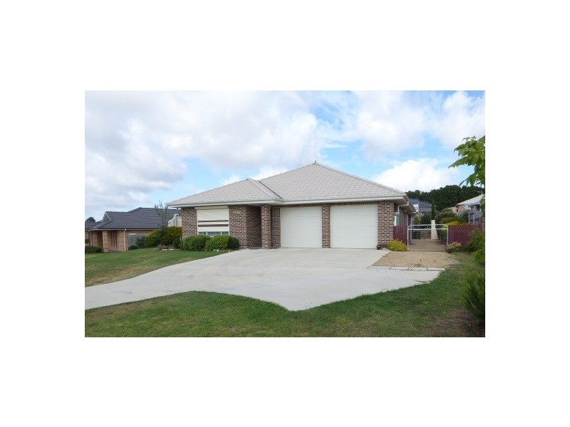 26 Barry Crescent, Goulburn NSW 2580