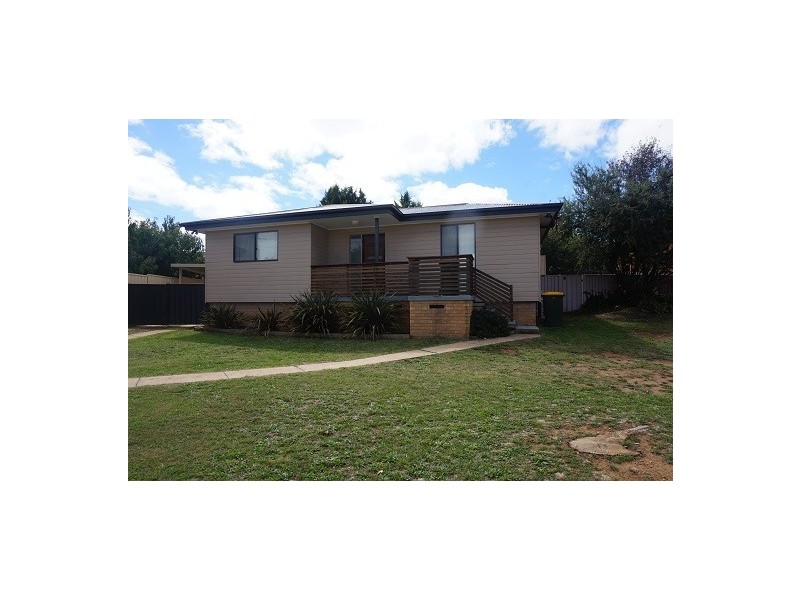 4 Caoura Crescent, Goulburn NSW 2580