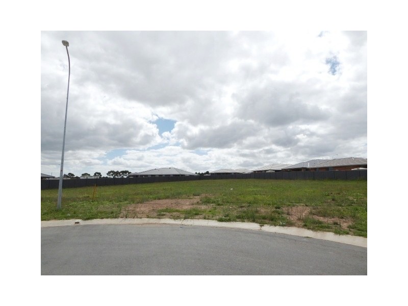 4/12 Fox Close, Goulburn NSW 2580