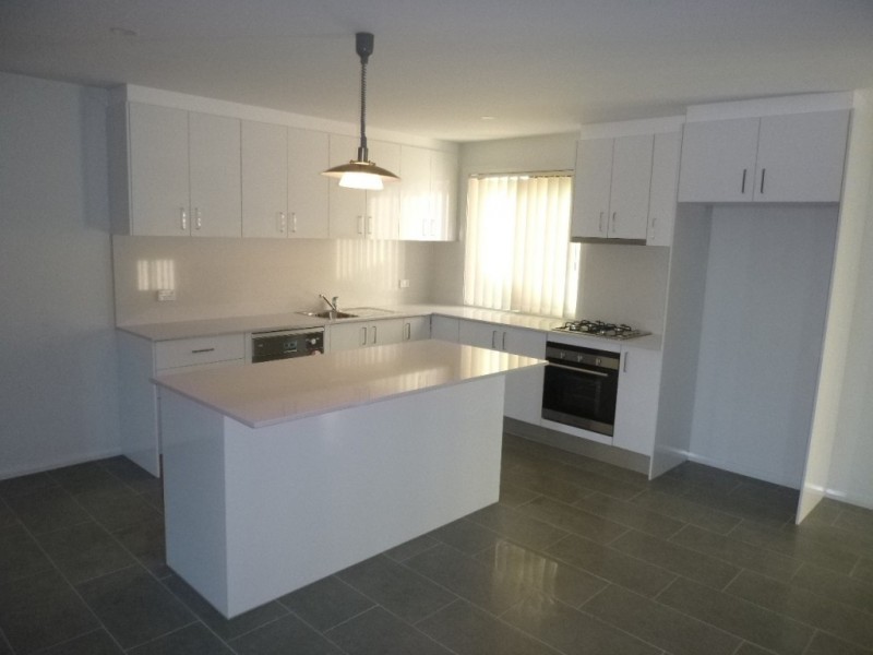 54 Gourock Ave, Goulburn NSW 2580