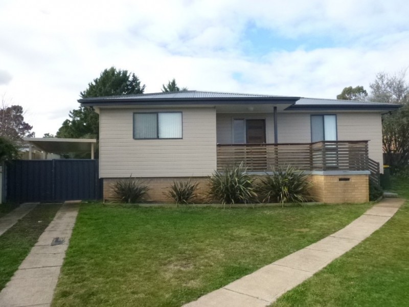 4 Caoura Crescent, Goulburn NSW 2580