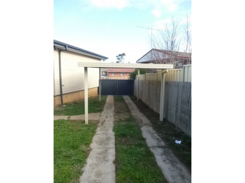 4 Caoura Crescent, Goulburn NSW 2580