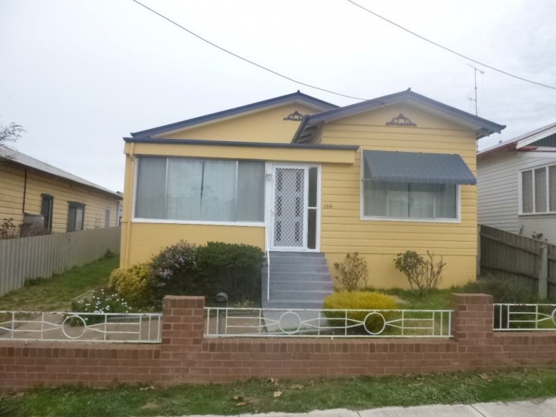166 Clinton Street, Goulburn NSW 2580