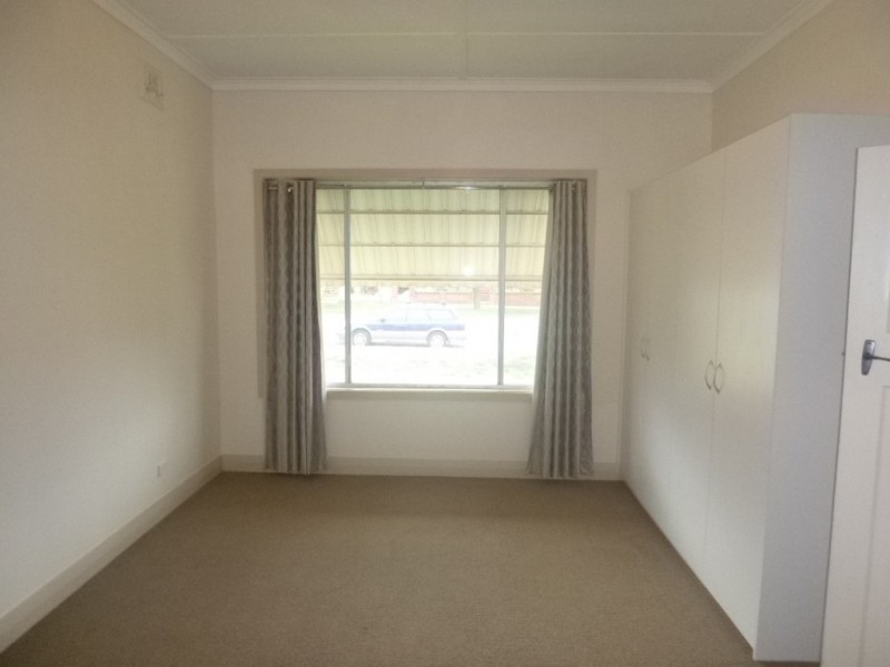 166 Clinton Street, Goulburn NSW 2580