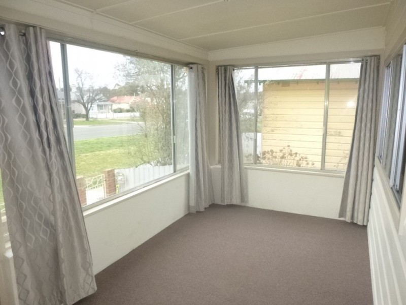 166 Clinton Street, Goulburn NSW 2580