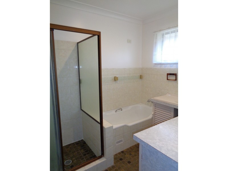 11 Emma Street, Goulburn NSW 2580