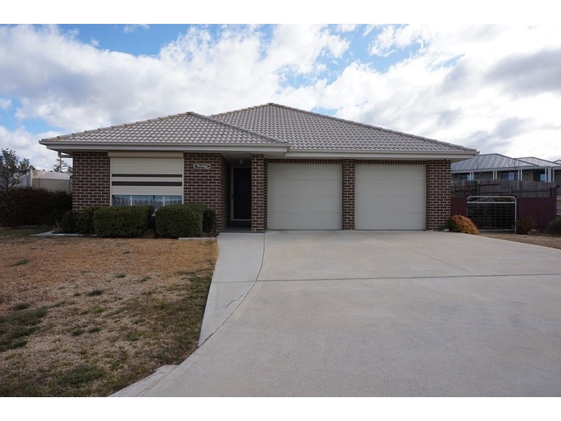 26 Barry Crescent, Goulburn NSW 2580