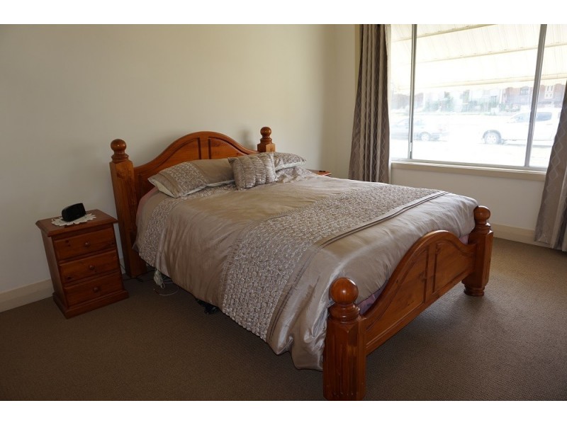 166 Clinton Street, Goulburn NSW 2580
