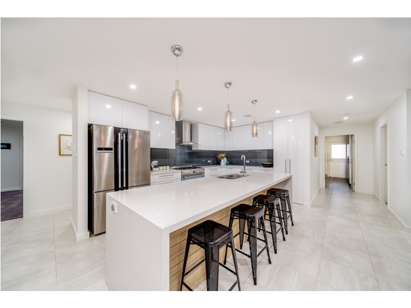 6 Lucas Close, Goulburn NSW 2580