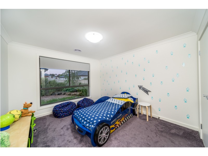 6 Lucas Close, Goulburn NSW 2580