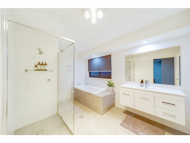 6 Lucas Close, Goulburn NSW 2580