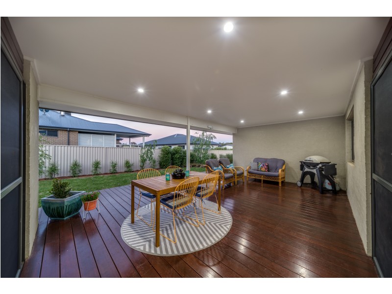 6 Lucas Close, Goulburn NSW 2580