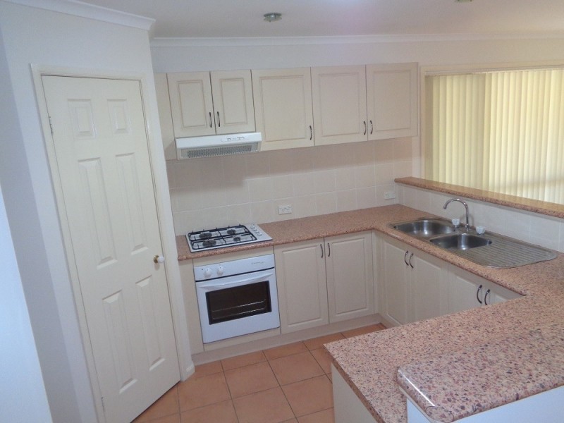 12 Dimitri Street, Goulburn NSW 2580